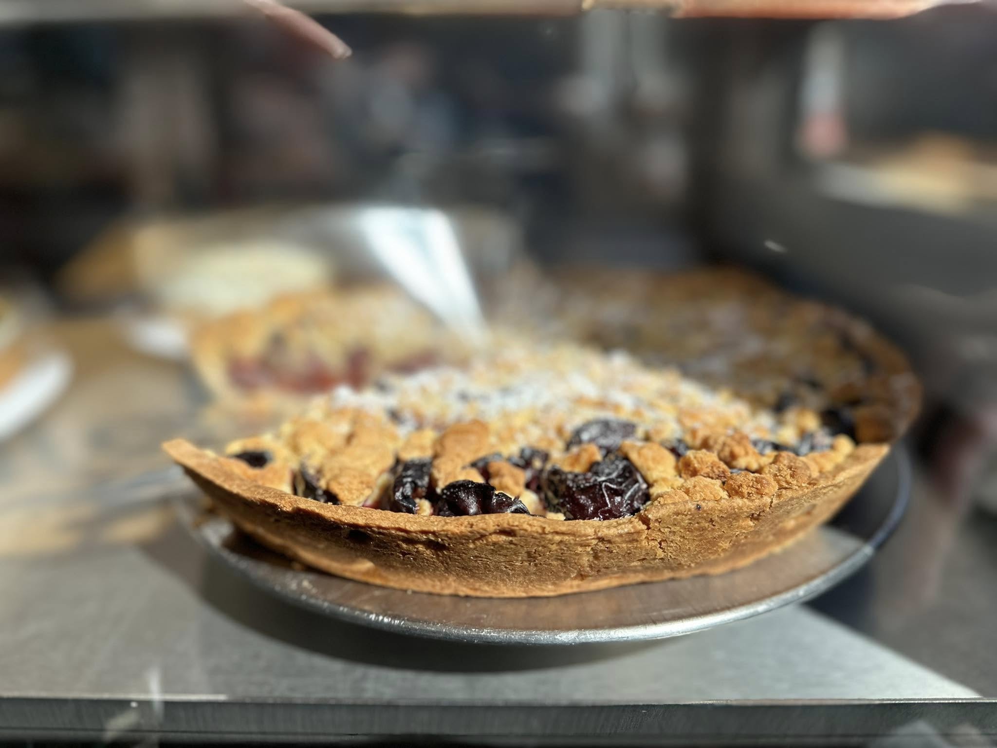 Hausgemachte Crêpe mit frischen Beeren