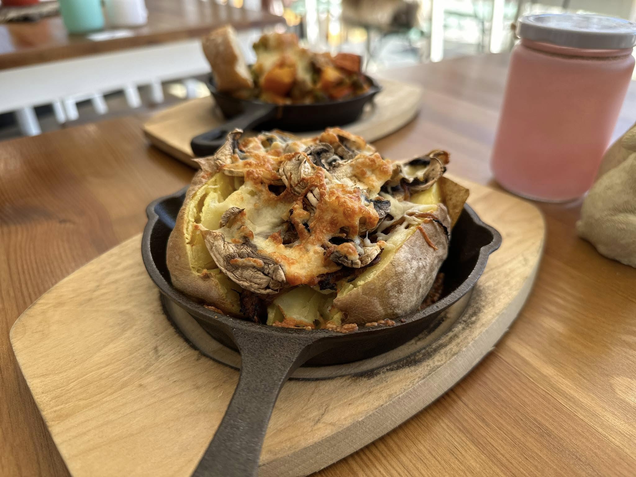 Herzhafte Ofenkartoffel mit Pilzen