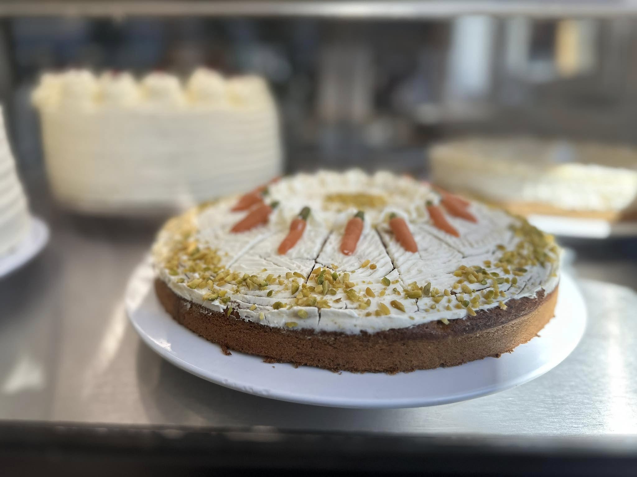 Karottenkuchen mit Sahnehaube